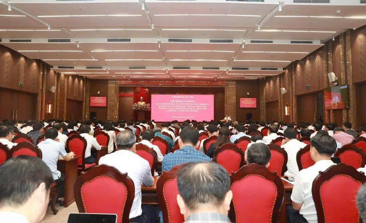 PHƯỜNG HOÀN KIẾM THAM GIA LỚP TẬP HUẤN CHUYÊN MÔN, NGHIỆP VỤ CÔNG TÁC XÂY DỰNG ĐẢNG, QUẢN LÝ NHÀ NƯỚC, MTTQ VÀ CÁC ĐOÀN THỂ CHO LÃNH ĐẠO XÃ, PHƯỜNG - Ảnh 3.