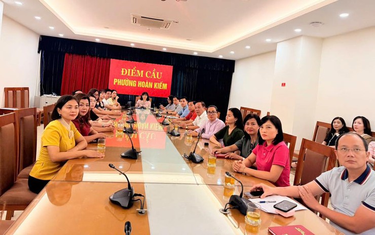 PHƯỜNG HOÀN KIẾM THAM GIA LỚP TẬP HUẤN CHUYÊN MÔN, NGHIỆP VỤ CÔNG TÁC XÂY DỰNG ĐẢNG, QUẢN LÝ NHÀ NƯỚC, MTTQ VÀ CÁC ĐOÀN THỂ CHO LÃNH ĐẠO XÃ, PHƯỜNG - Ảnh 4.