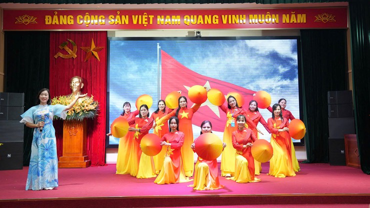Phụ nữ xã Dương Hoà phát huy tính tự chủ, tinh thần đổi mới, sáng tạo và khát vọng vươn lên trong nhiệm kỳ 2025-2030- Ảnh 1.