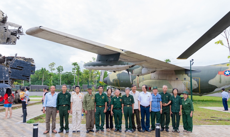 CHI BỘ THÔN KHẢ LẠC TỔ CHỨC HOẠT ĐỘNG THỰC TẾ “TỰ HÀO KHU CHÁY ANH HÙNG- VỮNG BƯỚC TƯƠNG LAI”.- Ảnh 8.