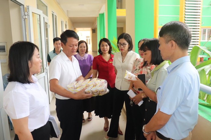 Ban Kinh tế- Ngân sách HĐND xã Thuận An giám sát Công tác tổ chức bữa ăn bán trú cho học sinh năm học 2025 - 2026 đối với trường Tiểu học Kim Sơn- Ảnh 5.