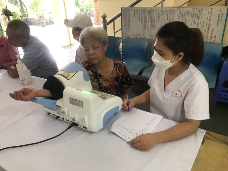 Phường Việt Hưng đẩy mạnh hoạt động chăm sóc sức khỏe người cao tuổi- Ảnh 2.