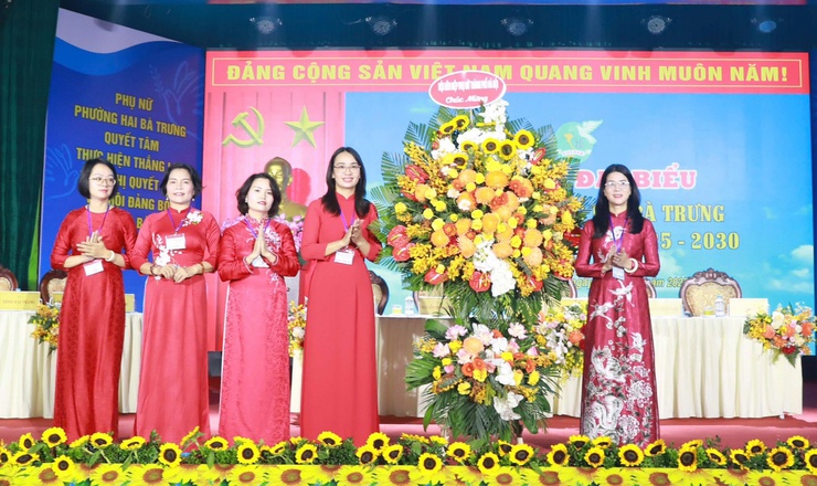 Hội LHPN phường Hai Bà Trưng phát huy truyền thống anh hùng, đoàn kết, sáng tạo, khát vọng vươn lên trong kỷ nguyên mới, xây dựng tổ chức Hội vững mạnh, xây dựng gia đình hạnh phúc...- Ảnh 2.