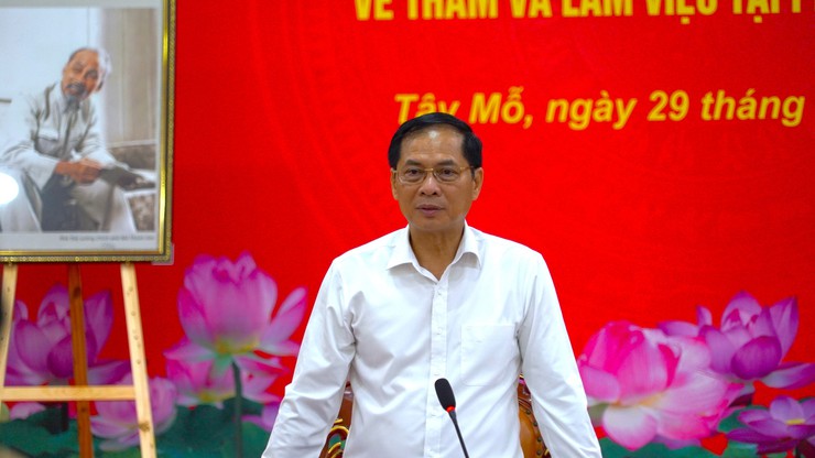 Phó Thủ tướng Chính phủ Bùi Thanh Sơn thăm, làm việc với phường Tây Mỗ và dự khánh thành phòng học STEM- Ảnh 5.