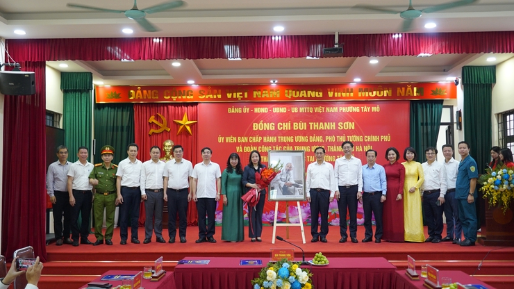 Phó Thủ tướng Chính phủ Bùi Thanh Sơn thăm, làm việc với phường Tây Mỗ và dự khánh thành phòng học STEM- Ảnh 7.