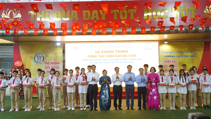 Phó Thủ tướng Chính phủ Bùi Thanh Sơn thăm, làm việc với phường Tây Mỗ và dự khánh thành phòng học STEM- Ảnh 12.