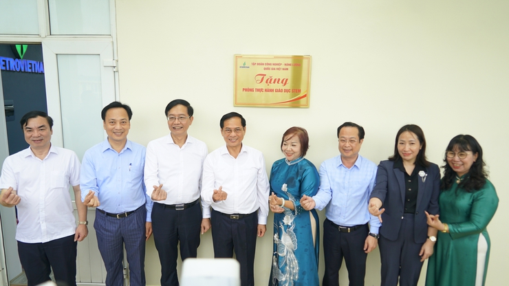 Phó Thủ tướng Chính phủ Bùi Thanh Sơn thăm, làm việc với phường Tây Mỗ và dự khánh thành phòng học STEM- Ảnh 10.