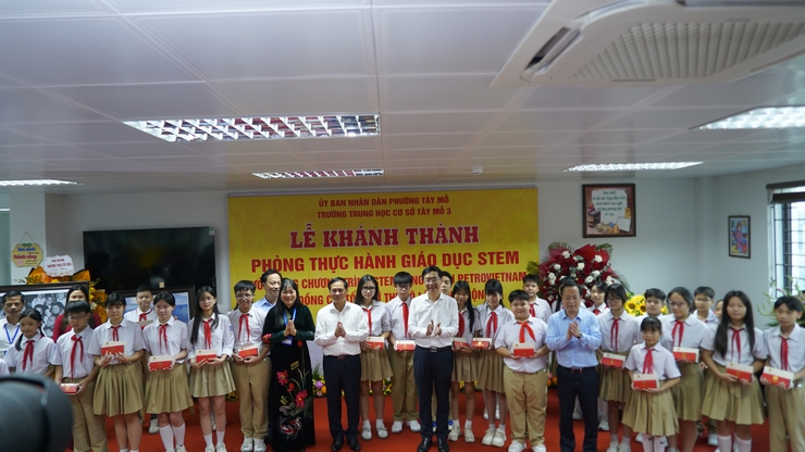 Phó Thủ tướng Chính phủ Bùi Thanh Sơn thăm, làm việc với phường Tây Mỗ và dự khánh thành phòng học STEM- Ảnh 15.