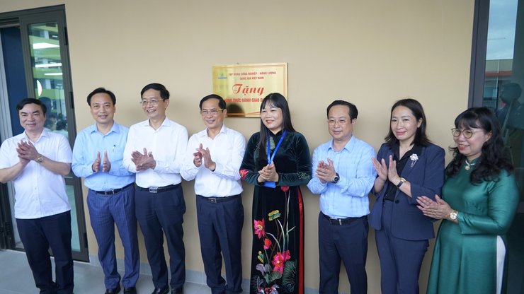 Phó Thủ tướng Chính phủ Bùi Thanh Sơn thăm, làm việc với phường Tây Mỗ và dự khánh thành phòng học STEM- Ảnh 14.