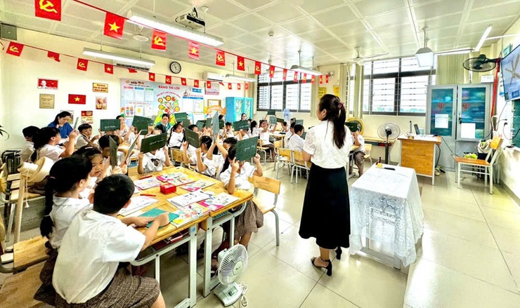 Trường tiểu học Thúy Lĩnh tổ chức chuyên đề môn Công nghệ và Toán lồng ghép STEM nhằm bồi dưỡng chuyên môn cho giáo viên- Ảnh 2.