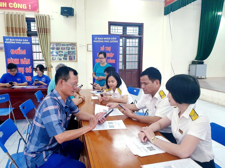 Phường Phú Lương tiếp tục triển khai Chỉ thị số 11 của UBND thành phố Hà Nội; ra quân các điểm “Bình dân học vụ số lưu động”; chiến dịch làm giàu, làm sạch cơ sở dữ liệu Quốc gia về đất đai- Ảnh 4.