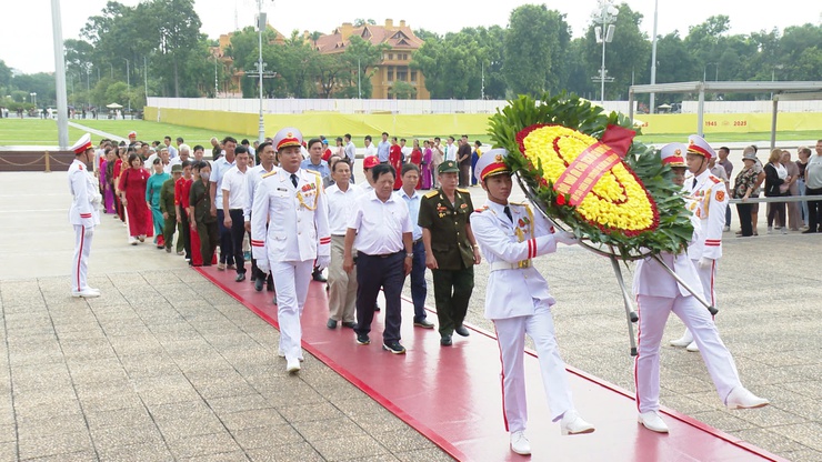 CHI BỘ THÔN KHẢ LẠC TỔ CHỨC HOẠT ĐỘNG THỰC TẾ “TỰ HÀO KHU CHÁY ANH HÙNG- VỮNG BƯỚC TƯƠNG LAI”.- Ảnh 1.