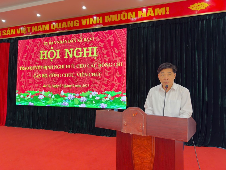 HỘI NGHỊ TRAO QUYẾT ĐỊNH NGHỈ HƯU CHO CÁC ĐỒNG CHÍ CÁN BỘ, CÔNG CHỨC, VIÊN CHỨC XÃ BA VÌ NĂM 2025- Ảnh 2.