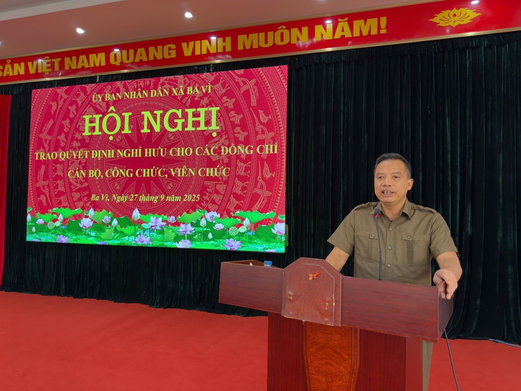HỘI NGHỊ TRAO QUYẾT ĐỊNH NGHỈ HƯU CHO CÁC ĐỒNG CHÍ CÁN BỘ, CÔNG CHỨC, VIÊN CHỨC XÃ BA VÌ NĂM 2025- Ảnh 1.