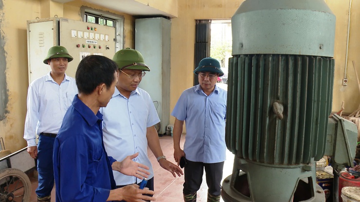 LÃNH ĐẠO XÃ ỨNG HÒA KIỂM TRA THỰC TẾ, CHỦ ĐỘNG ỨNG PHÓ VỚI BÃO SỐ 10.- Ảnh 3.