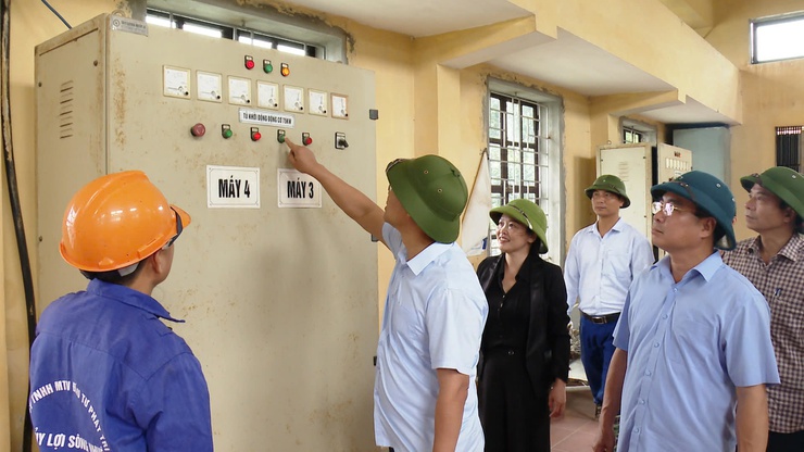 LÃNH ĐẠO XÃ ỨNG HÒA KIỂM TRA THỰC TẾ, CHỦ ĐỘNG ỨNG PHÓ VỚI BÃO SỐ 10.- Ảnh 5.