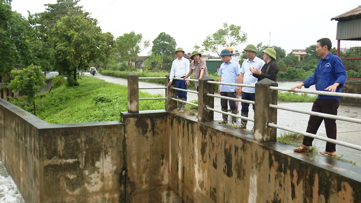 LÃNH ĐẠO XÃ ỨNG HÒA KIỂM TRA THỰC TẾ, CHỦ ĐỘNG ỨNG PHÓ VỚI BÃO SỐ 10.- Ảnh 2.
