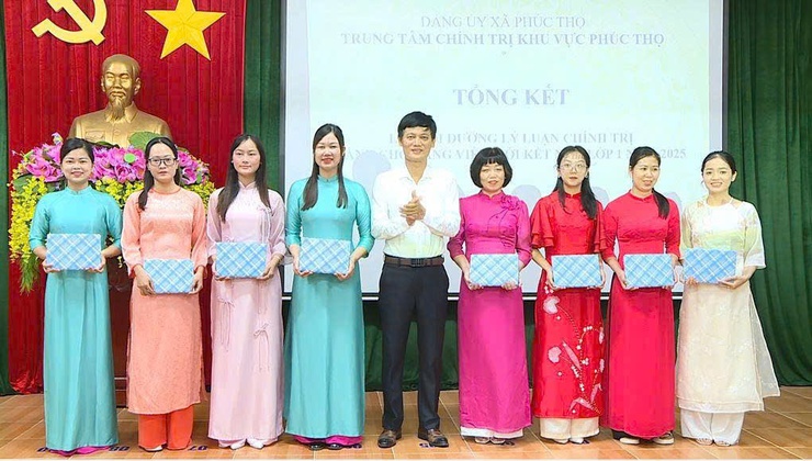 Tổng kết Lớp bồi dưỡng lý luận chính trị cho Đảng viên mới (Lớp 1) năm 2025- Ảnh 4.