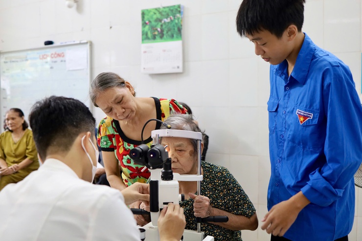Phường Xuân Đỉnh: Tổ chức khám, tư vấn sức khỏe và cấp phát thuốc miễn phí cho người cao tuổi
- Ảnh 3.
