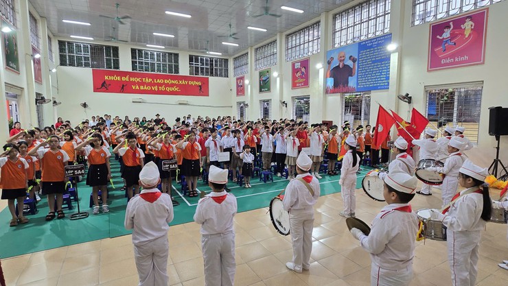 Cuộc thi vẽ tranh “Em yêu Tổ quốc Việt Nam” kết thúc tốt đẹp với nhiều tác phẩm ấn tượng, khẳng định sức hút và sự lan tỏa mạnh mẽ trong học sinh khối Tiểu học và Trung học cơ sở trên địa bàn phường Đông Ngạc- Ảnh 1.