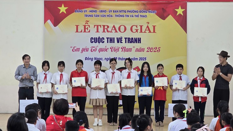Cuộc thi vẽ tranh “Em yêu Tổ quốc Việt Nam” kết thúc tốt đẹp với nhiều tác phẩm ấn tượng, khẳng định sức hút và sự lan tỏa mạnh mẽ trong học sinh khối Tiểu học và Trung học cơ sở trên địa bàn phường Đông Ngạc- Ảnh 6.