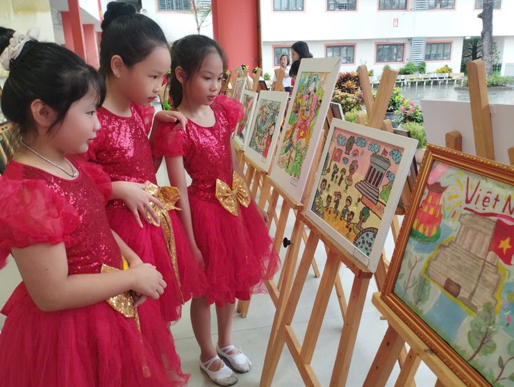 Cuộc thi vẽ tranh “Em yêu Tổ quốc Việt Nam” kết thúc tốt đẹp với nhiều tác phẩm ấn tượng, khẳng định sức hút và sự lan tỏa mạnh mẽ trong học sinh khối Tiểu học và Trung học cơ sở trên địa bàn phường Đông Ngạc- Ảnh 10.