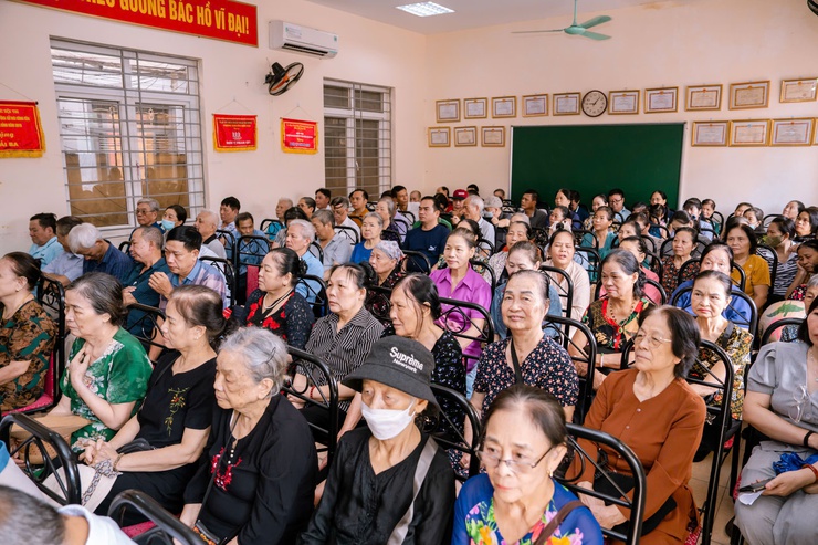 Ngày 28-9, các cử tri đại diện hộ gia đình của 12 Tổ dân phố (TDP) trên toàn phường nô nức đi bầu  tổ trưởng TDP nhiệm kỳ 2025 - 2027. Ghi nhận tại các nơi diễn ra các hội nghị, cuộc bầu cử đã thành công tốt đẹp.- Ảnh 6.