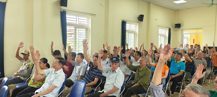 Ngày 28-9, các cử tri đại diện hộ gia đình của 12 Tổ dân phố (TDP) trên toàn phường nô nức đi bầu  tổ trưởng TDP nhiệm kỳ 2025 - 2027. Ghi nhận tại các nơi diễn ra các hội nghị, cuộc bầu cử đã thành công tốt đẹp.- Ảnh 2.
