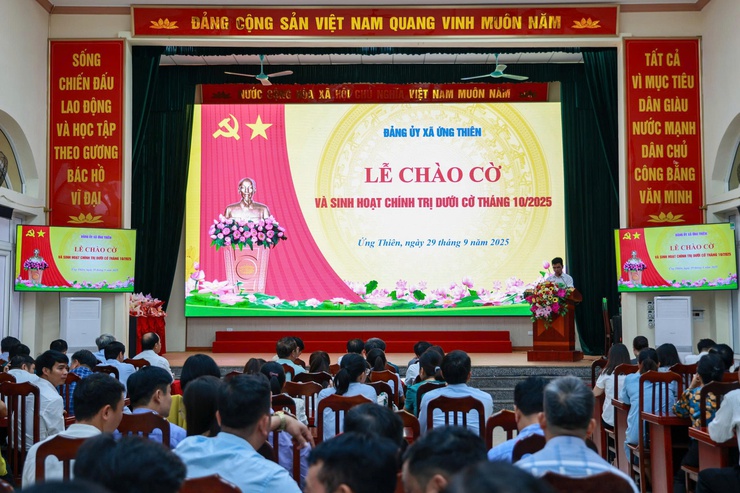 Lễ Chào cờ, sinh hoạt chính trị dưới cờ tháng 10 năm 2025 và trao Quyết định nghỉ công tác theo Nghị định 178-NĐ/CP, Nghị định 67-NĐ/CP của Chính phủ- Ảnh 8.