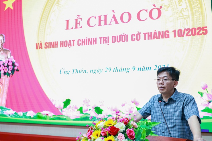 Lễ Chào cờ, sinh hoạt chính trị dưới cờ tháng 10 năm 2025 và trao Quyết định nghỉ công tác theo Nghị định 178-NĐ/CP, Nghị định 67-NĐ/CP của Chính phủ- Ảnh 3.