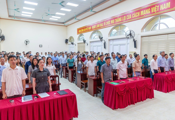 Lễ Chào cờ, sinh hoạt chính trị dưới cờ tháng 10 năm 2025 và trao Quyết định nghỉ công tác theo Nghị định 178-NĐ/CP, Nghị định 67-NĐ/CP của Chính phủ- Ảnh 2.