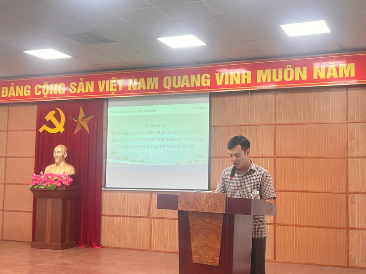 Phường Lĩnh Nam tổ chức Hội nghị tập huấn cách sử dụng các nền tảng số: iHanoi, VNeID, Cổng Dịch vụ công Quốc gia, AI và tiện ích công nghệ số.- Ảnh 2.