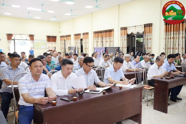 Đồng chí Bí thư Đảng ủy, Chủ tịch HĐND xã dự sinh hoạt chi bộ thường kỳ tháng 9 tại chi bộ thôn Long Phú- Ảnh 1.
