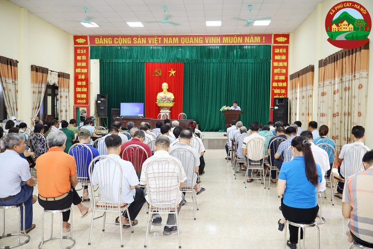 Đồng chí Bí thư Đảng ủy, Chủ tịch HĐND xã dự sinh hoạt chi bộ thường kỳ tháng 9 tại chi bộ thôn Long Phú- Ảnh 2.