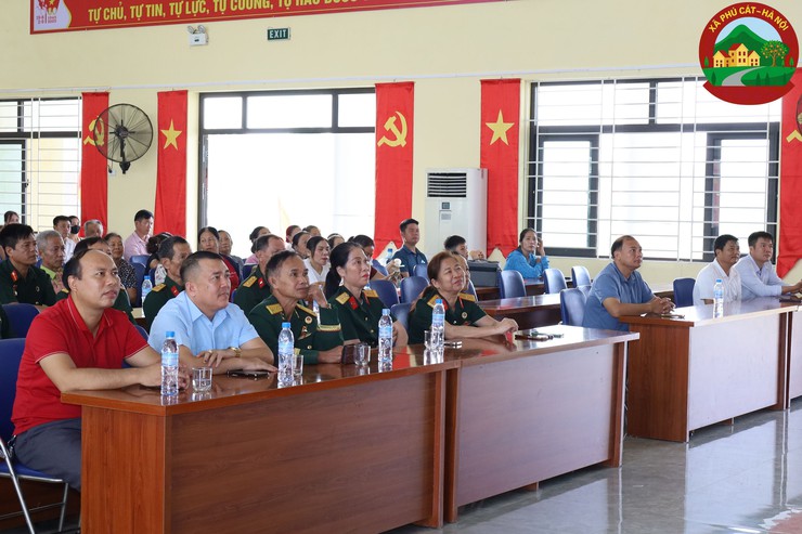 Phú Cát tổ chức cho nhân dân xem trực tiếp Lễ kỷ niệm, diễu binh, diễu hành 80 năm Cách mạng Tháng Tám và Quốc khánh 02/9- Ảnh 5.