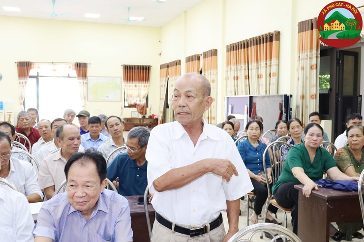 Đồng chí Bí thư Đảng ủy, Chủ tịch HĐND xã dự sinh hoạt chi bộ thường kỳ tháng 9 tại chi bộ thôn Long Phú- Ảnh 4.