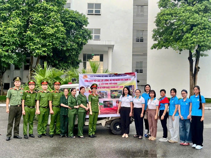 Phụ nữ phường Việt Hưng đồng hành hỗ trợ lực lượng làm nhiệm vụ A80- Ảnh 1.