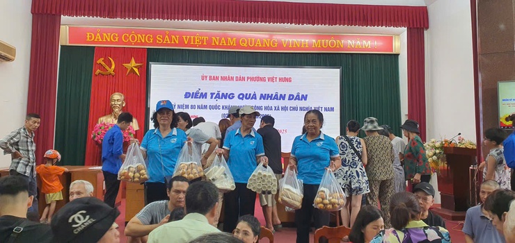 Phụ nữ phường Việt Hưng đồng hành hỗ trợ lực lượng làm nhiệm vụ A80- Ảnh 10.