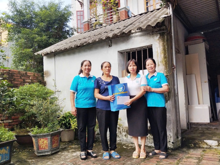 Phụ nữ phường Việt Hưng đồng hành hỗ trợ lực lượng làm nhiệm vụ A80- Ảnh 9.