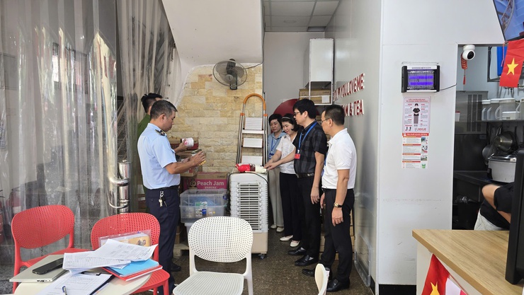 Phường Long Biên tăng cường công tác đảm bảo an toàn thực phẩm dịp Tết Trung thu năm 2025- Ảnh 2.