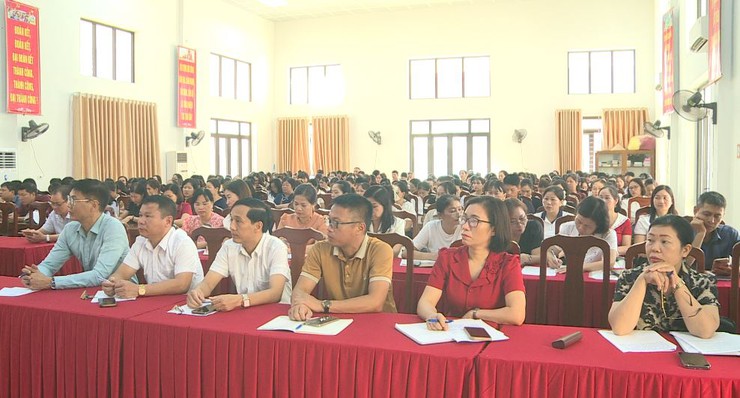 Đảng ủy xã Phúc Lộc tổ chức Hội nghị quán triệt, tuyên truyền Nghị quyết Đại hội đại biểu Đảng bộ xã Phúc Lộc lần thứ I, nhiệm kỳ 2025 - 2030; Thông tin tình hình thế giới, hoạt động đối ngoại nổi bật của Đảng, Nhà nước ta- Ảnh 2.
