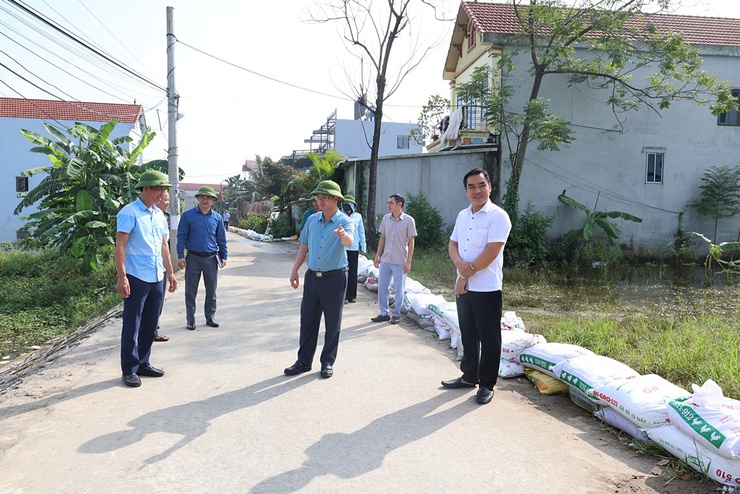 Quảng Bị: Triển khai công tác khắc phục hậu quả sau cơn bão số 5 tại một số thôn, xóm trên địa xã- Ảnh 3.