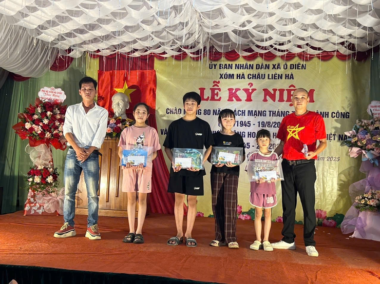 Lễ kỷ niệm 80 năm Cách mạng Tháng Tám và Quốc khánh 2/9 tại xóm Hà Châu, thôn Qúy, Liên Hà- Ảnh 3.