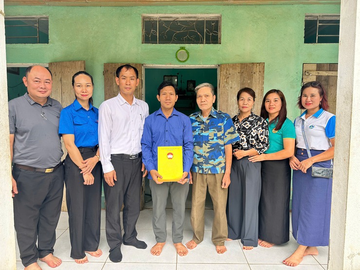 Ủy ban MTTQ xã Suối Hai thăm, tặng quà cho các gia đình có hoàn cảnh đặc biệt khó khăn nhân dịp Quốc khánh 2/9- Ảnh 3.
