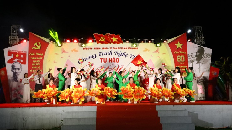 Sôi nổi chương trình nghệ thuật "Tự hào Việt Nam" tại xã Sơn Đồng- Ảnh 11.