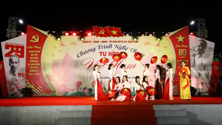 Sôi nổi chương trình nghệ thuật "Tự hào Việt Nam" tại xã Sơn Đồng- Ảnh 12.