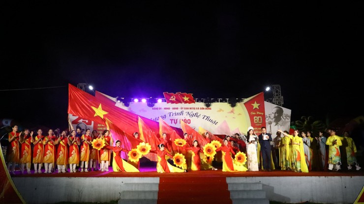 Sôi nổi chương trình nghệ thuật "Tự hào Việt Nam" tại xã Sơn Đồng- Ảnh 13.