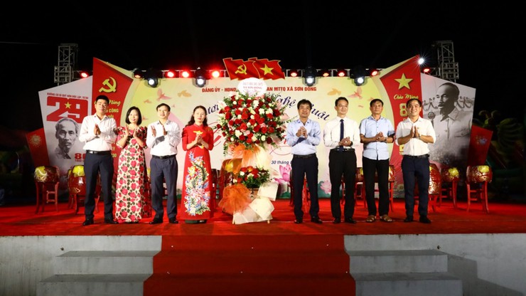 Sôi nổi chương trình nghệ thuật "Tự hào Việt Nam" tại xã Sơn Đồng- Ảnh 1.