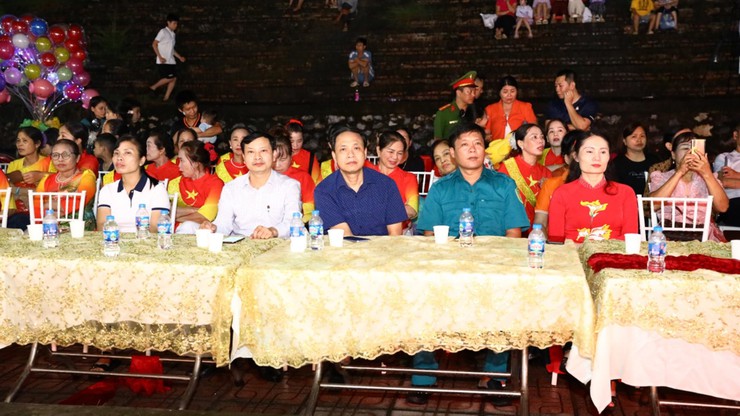 Sôi nổi chương trình nghệ thuật "Tự hào Việt Nam" tại xã Sơn Đồng- Ảnh 4.