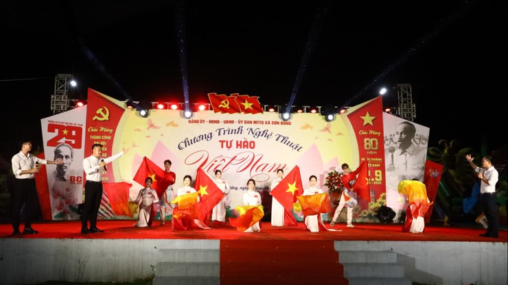 Sôi nổi chương trình nghệ thuật "Tự hào Việt Nam" tại xã Sơn Đồng- Ảnh 7.
